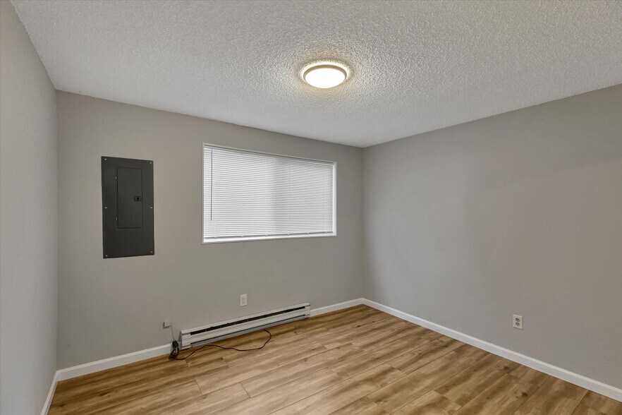 Building Photo - 361 Earlington Ave SW