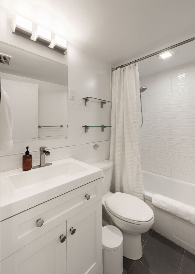 Building Photo - 424 Liberty Hl