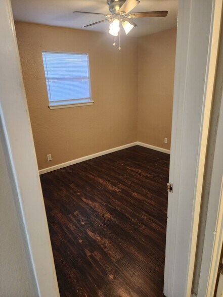 Building Photo - 4665 Hartel