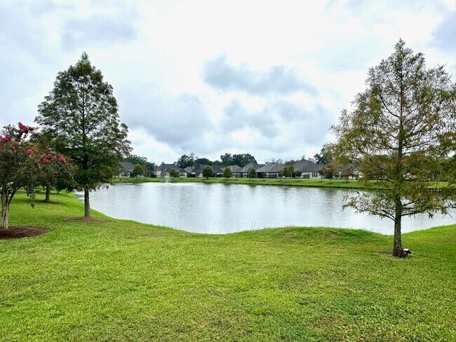 Building Photo - 43283 Pond View Dr