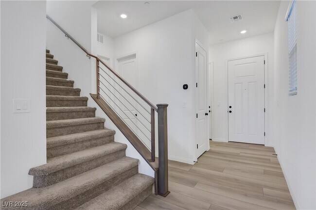 Building Photo - 1570 Rock Kestrel St