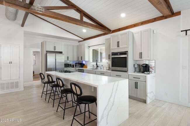 Building Photo - 1759 N Spring Cir