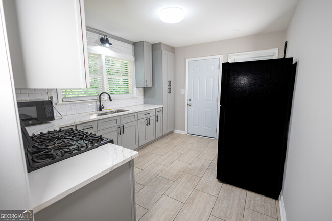 Building Photo - 2689 Collier Dr NW
