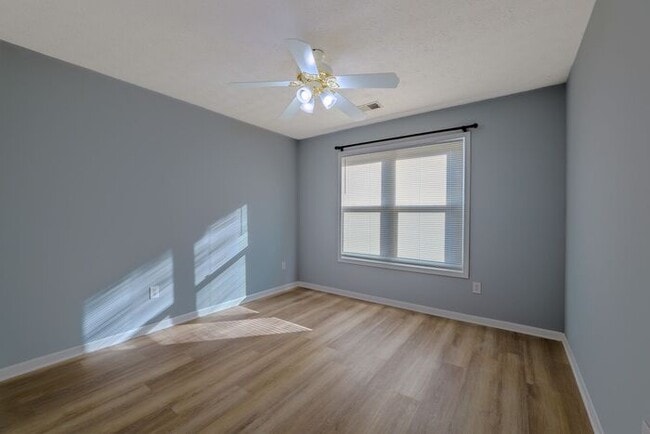 Building Photo - 3890 Cherry Ridge Walk