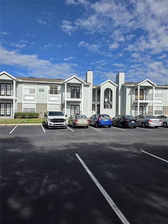 Building Photo - 2550 N Alafaya Trail