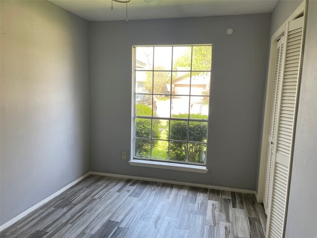 Building Photo - 16619 La Gloria Dr