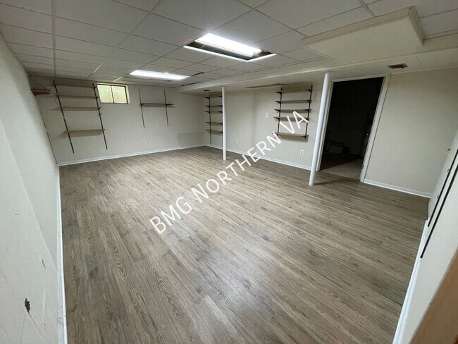 Building Photo - 7905 Lewinsville Rd