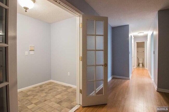 Building Photo - 307 Prospect Ave