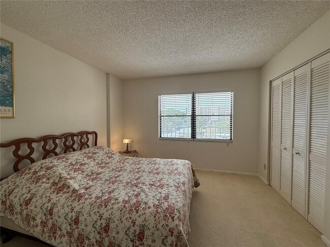 Building Photo - 2700 Cove Cay Dr