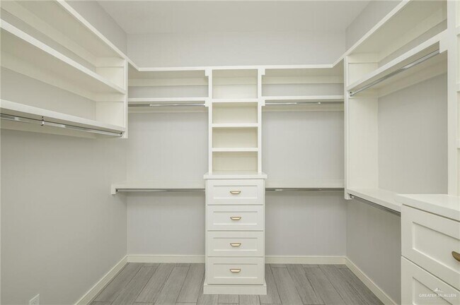 Building Photo - 38 N Queen Palm