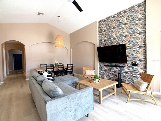 Building Photo - 353 Kensington Dr