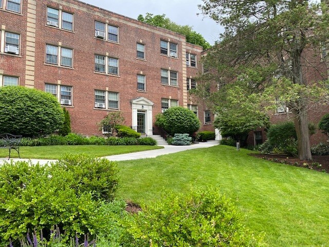 Building Photo - 1500 Beacon St