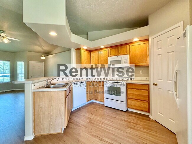 Building Photo - 14232 Carolina St
