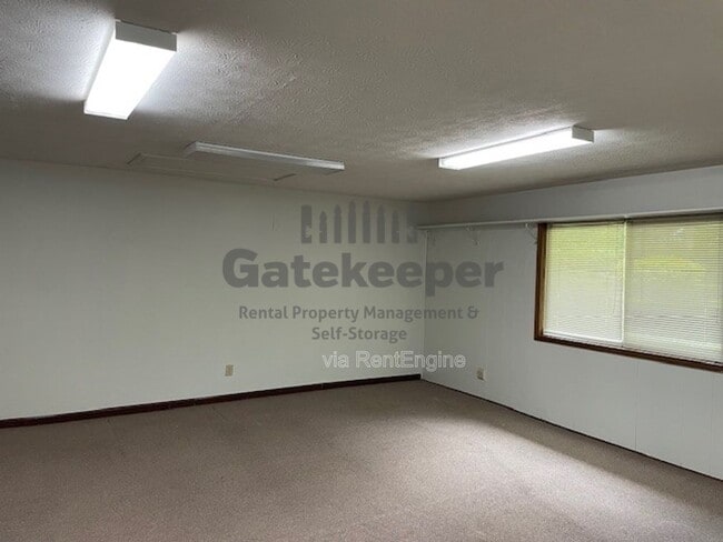 Building Photo - 100 Sandown Dr