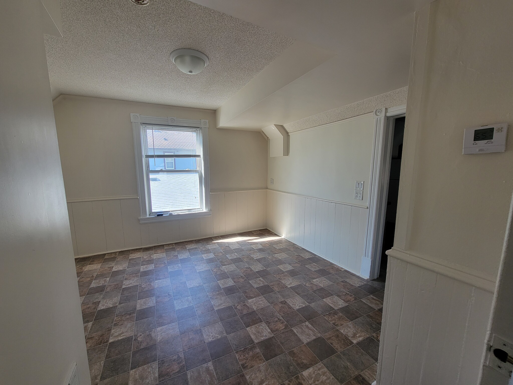 Building Photo - 624 Jefferson St NE