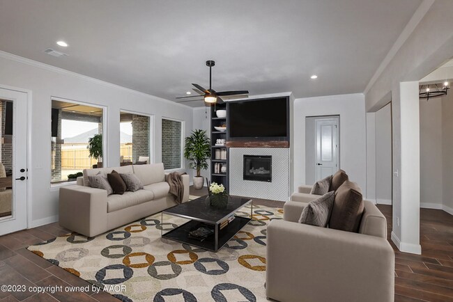 Building Photo - 504 Country Club Dr