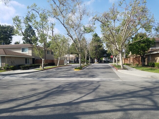 Building Photo - 16734 Cedarwood Cir