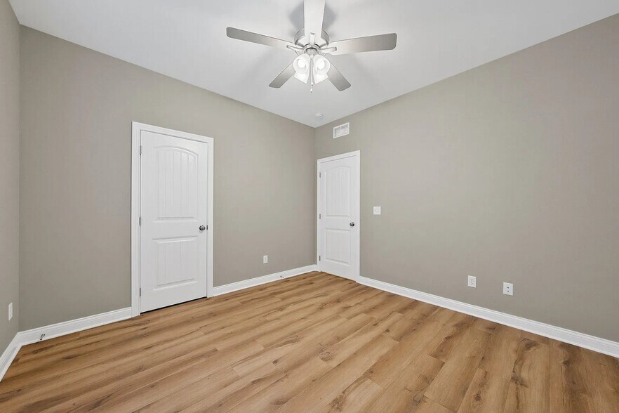 Building Photo - 2613 Cedrus Ave