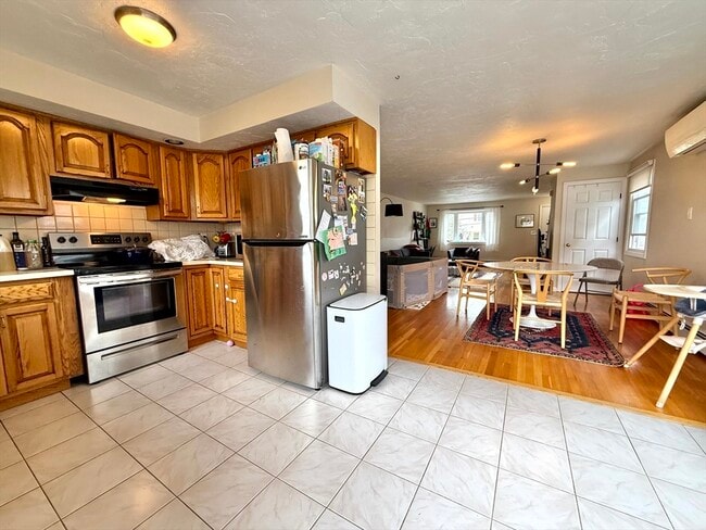 Building Photo - 43 Edenfield Ave