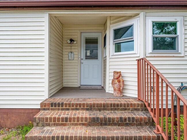 Building Photo - 36999 Blue Bill Dr