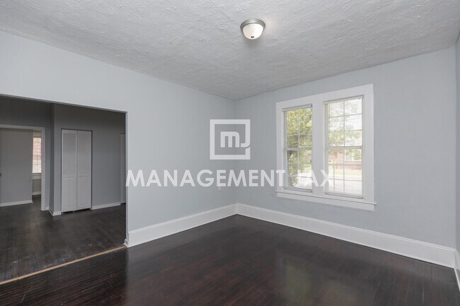 Building Photo - 350 W 25th St