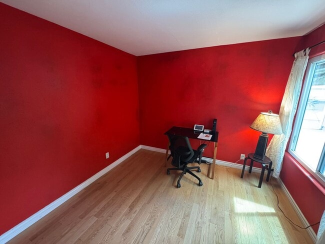 Building Photo - 3BD/2BA HOME w/ attached garage near USD/C...