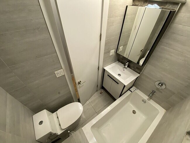 Building Photo - "Charming 3-Bedroom Brooklyn Retreat with ...