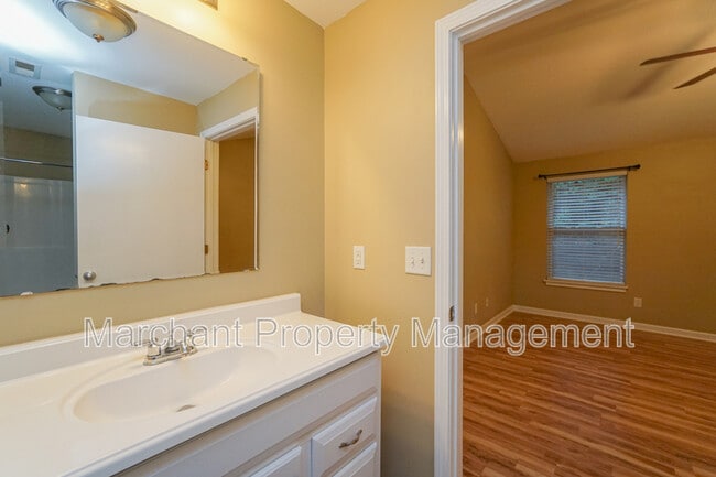 Building Photo - 717 Bennett St