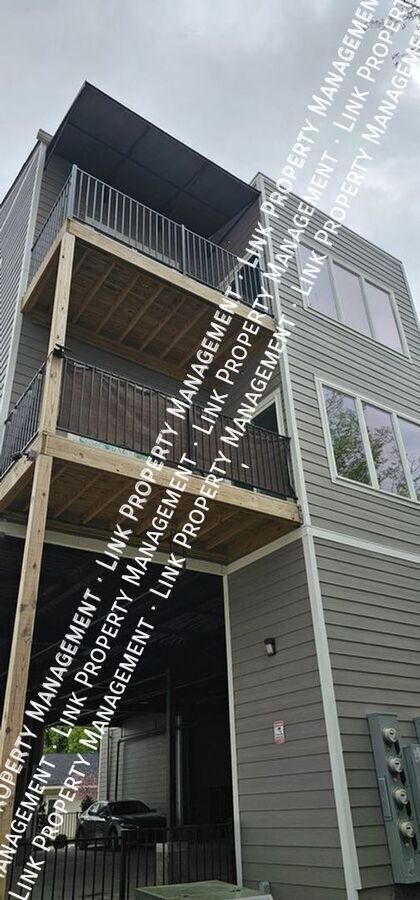 Building Photo - 1445 Fagan St