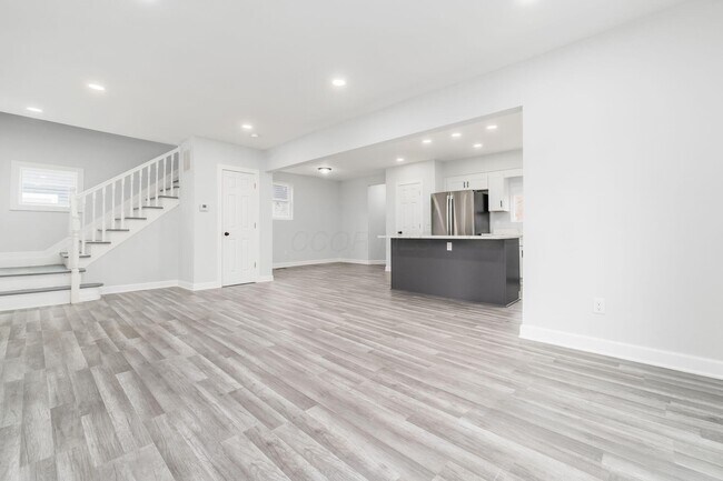 Building Photo - 905 Carpenter St