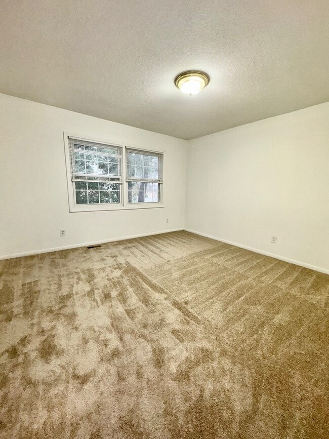 Building Photo - Azalea Gardens Apartments