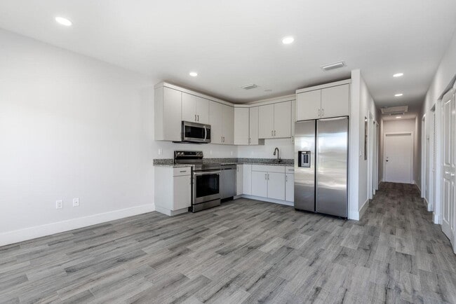 Building Photo - 1119 Osceola Dr