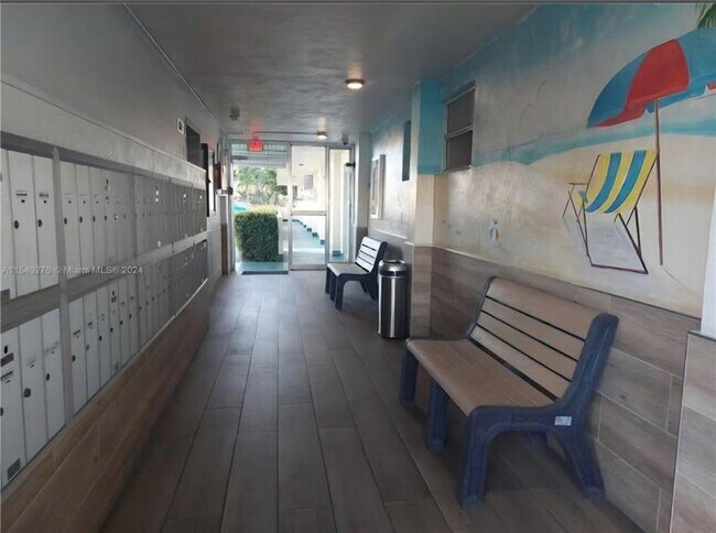 Building Photo - 1333 E Hallandale Beach Blvd