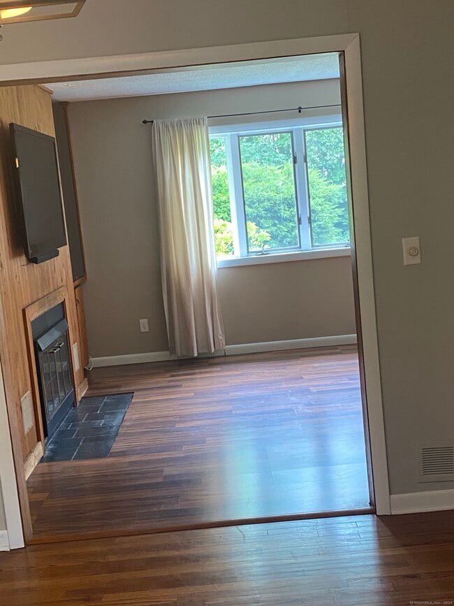 Building Photo - 161 Sleeping Giant Dr