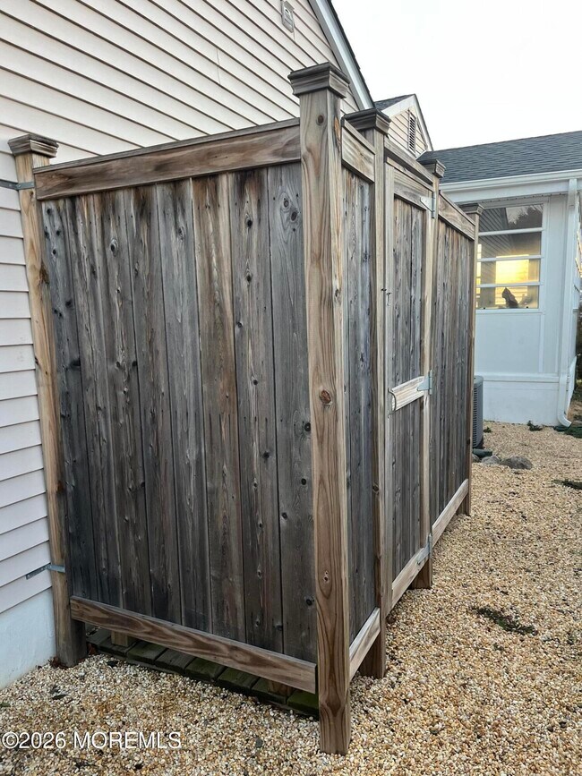 Building Photo - 2001 Main St