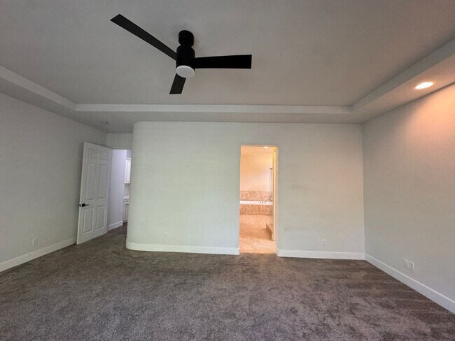 Building Photo - Welcome to the Quail Lake Gated Community!!!