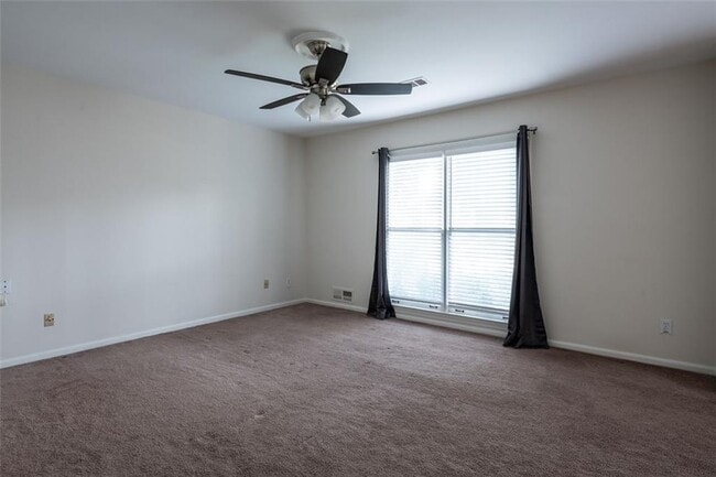 Building Photo - 1205 Spring Valley Ln NE