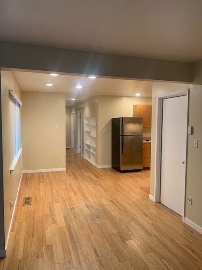 Building Photo - 3 br, 2 bath House - 1318 TOPAZ WAY