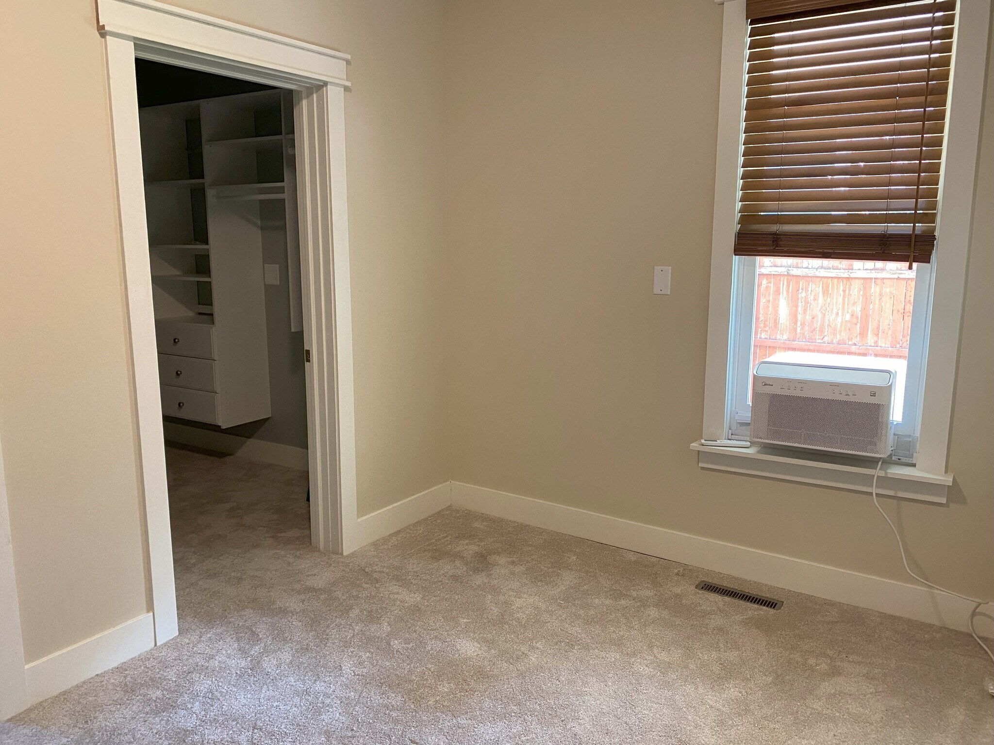 Building Photo - 644 Perrin Ave
