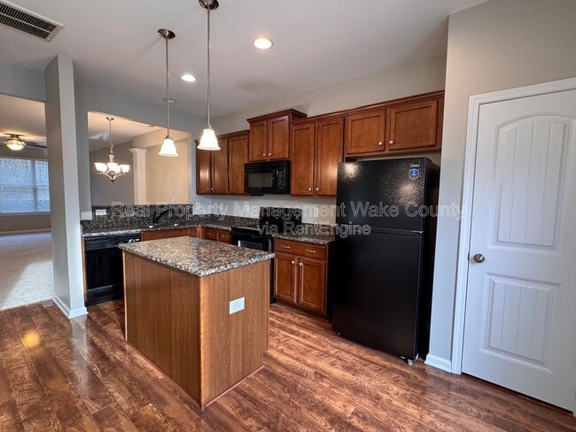 Building Photo - 330 Carthage Ct