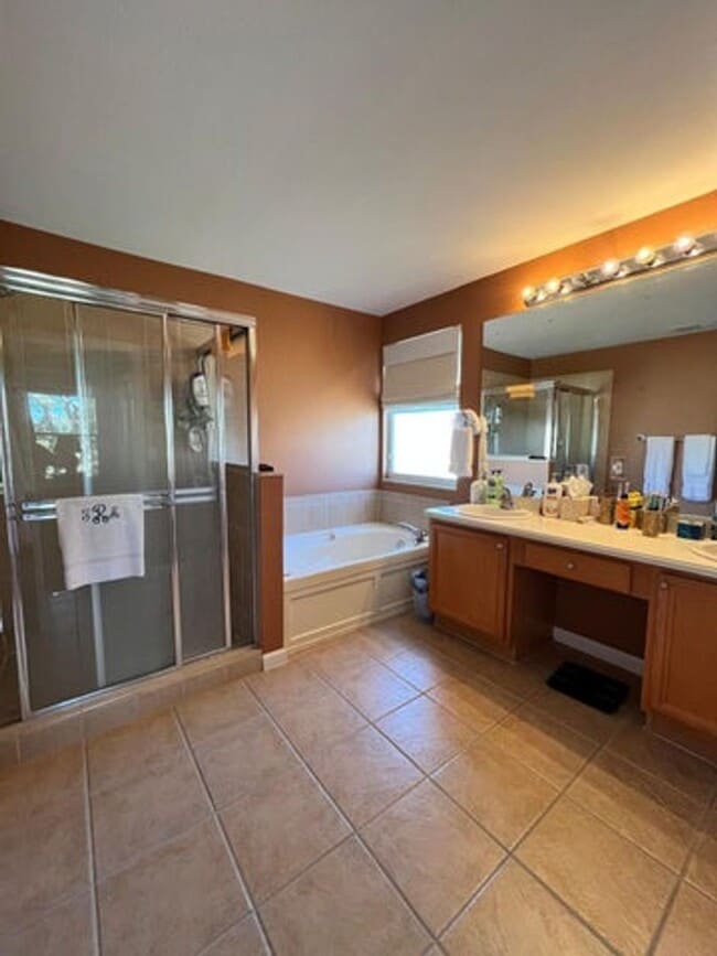 Building Photo - 217 Berenger Walk