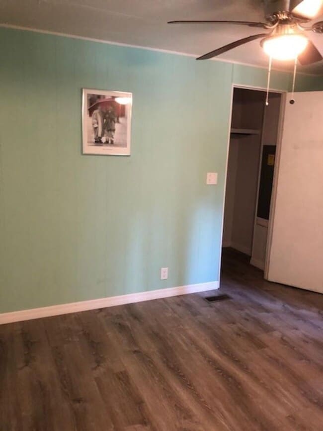 Building Photo - 2 BEDROOM 2 BATH MOBILE ON 2.21 ACRES IN LAKE TROPICANA RANCHETTES