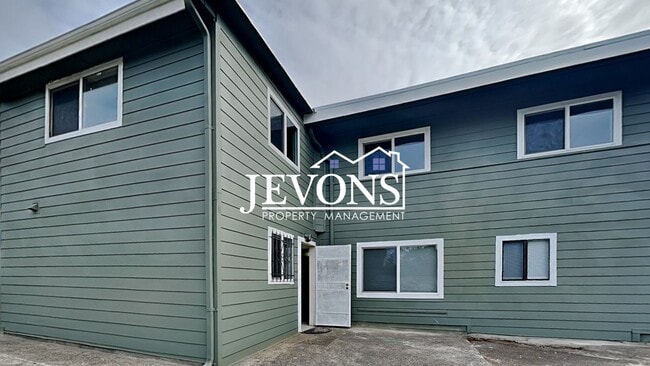 Building Photo - $1,000 Rent Credit if move-in occurs befor...