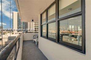 Building Photo - 2555 Collins Ave