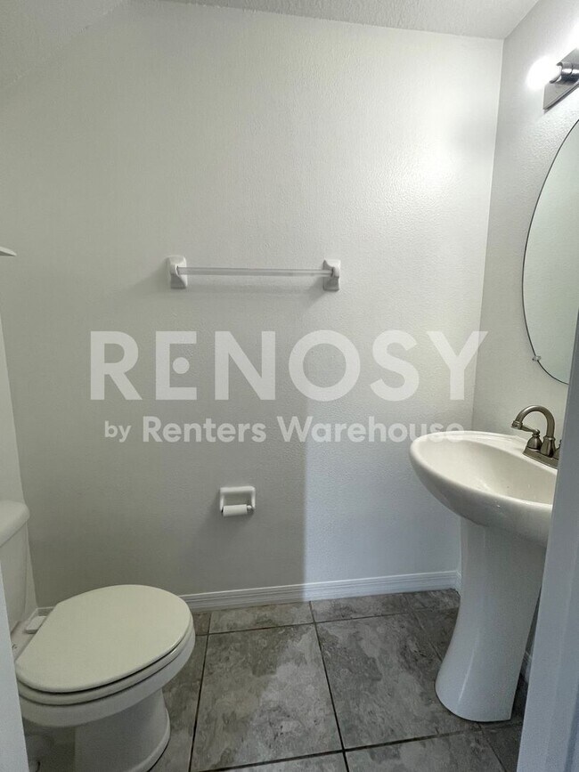 Building Photo - REDUCED with $300 Credit for 8/1 Move-in Spacious 3/2.5/1 Townhome in Riverview