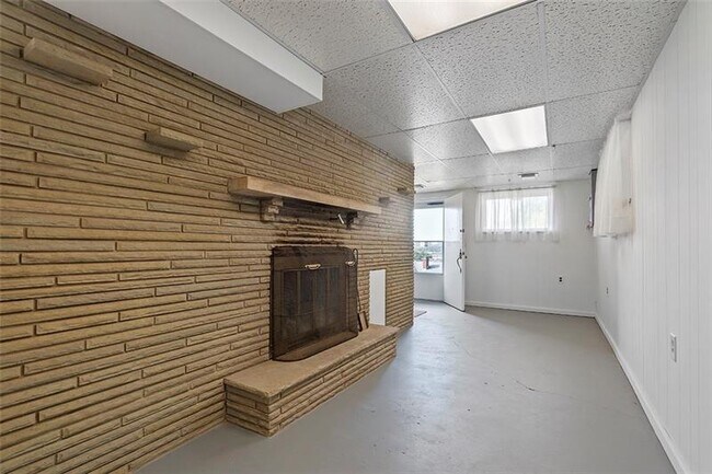 Building Photo - 8966 Knoll St