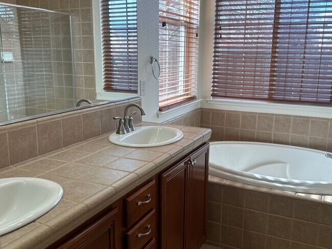 Building Photo - Curti Ranch bungalo