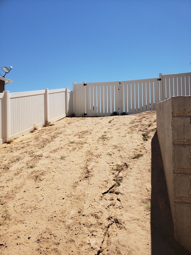 Building Photo - Nice 4 Bedroom home in Mesa Vista Subdivis...