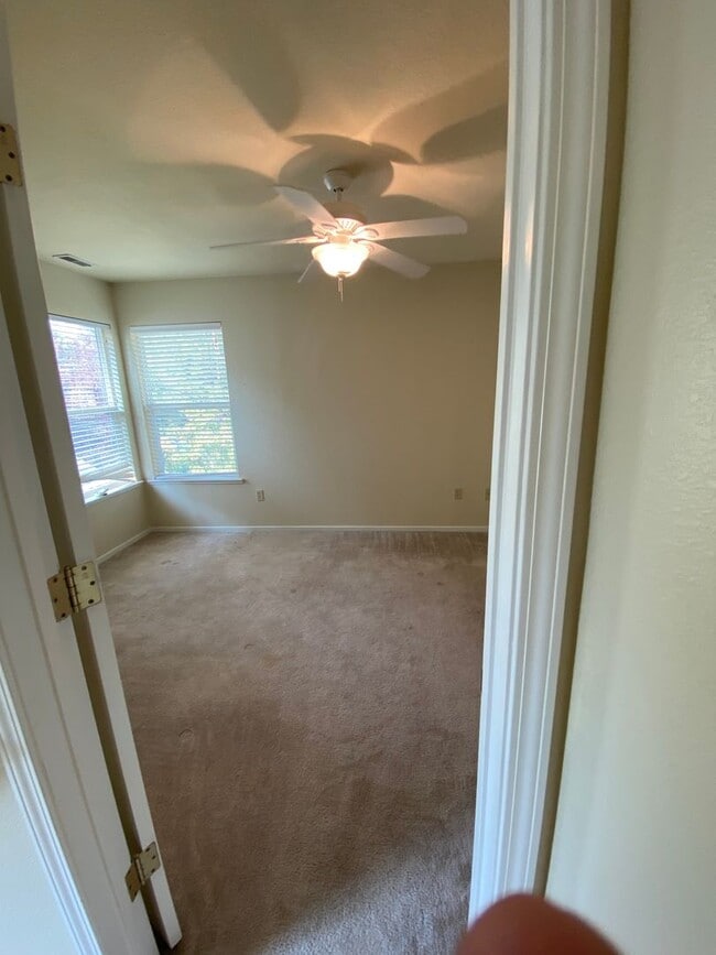 Building Photo - Midtown 2 bedroom 1.5 bathroom
