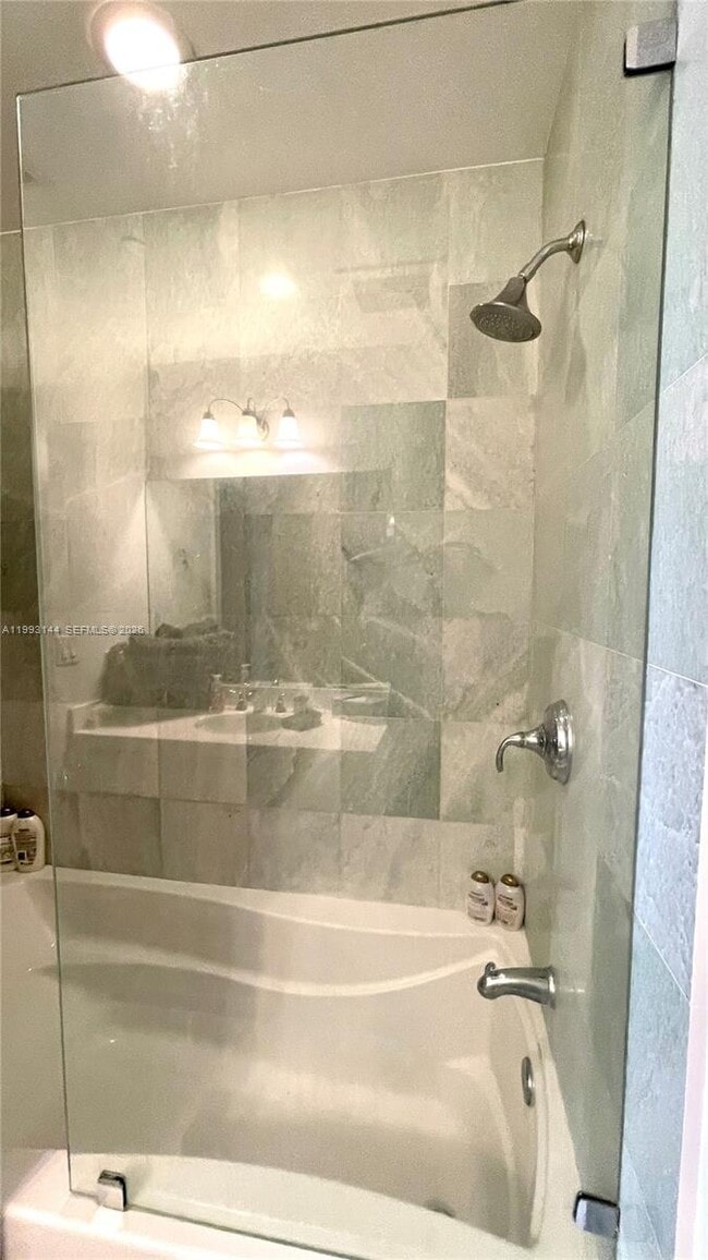 Building Photo - 1060 Brickell Ave